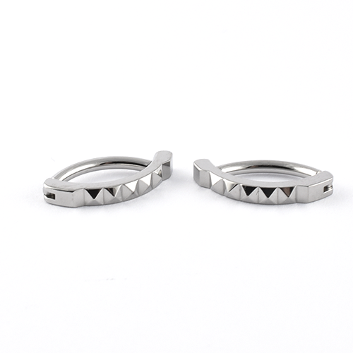 Titanium Curved Square-Cut Rook Ring